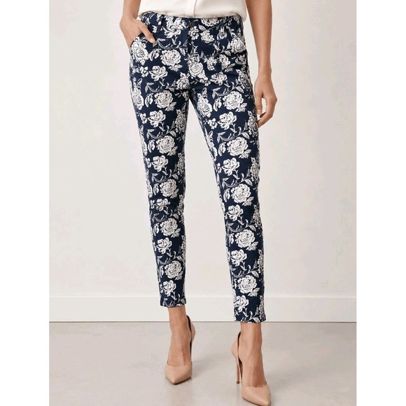 GAP Pants - GAP Signature Skinny Ankle Khaki Floral Pants Women's Size 6 Navy White Stretch